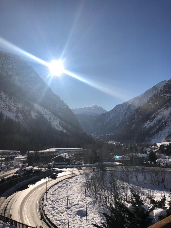 Hotel Chalet Joli Courmayeur Exterior photo