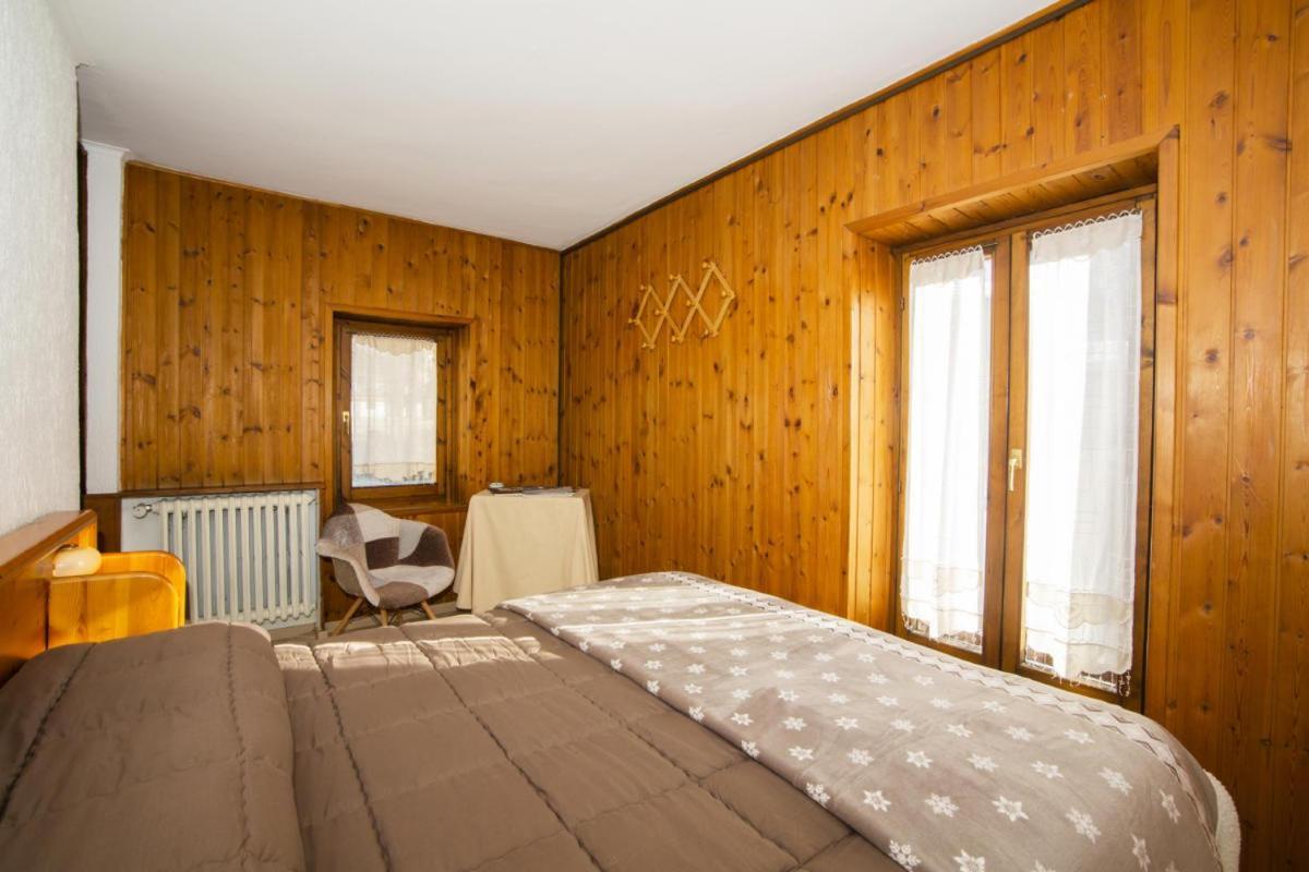 Hotel Chalet Joli Courmayeur Exterior photo